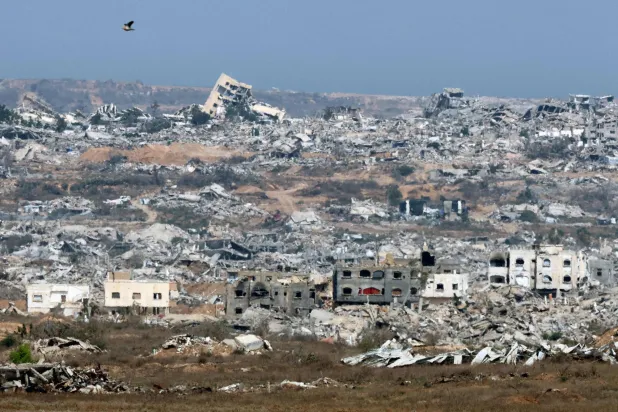 لقطة مأخوذة يوم الأربعاء للمباني المدمَّرة بقطاع غزة (أ.ف.ب)