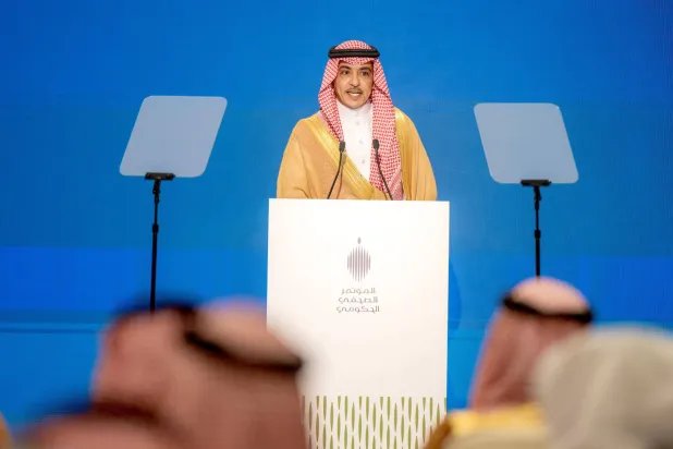 الوزير سلمان الدوسري يتحدث خلال المؤتمر الصحافي في الرياض الأربعاء (وزارة الإعلام)