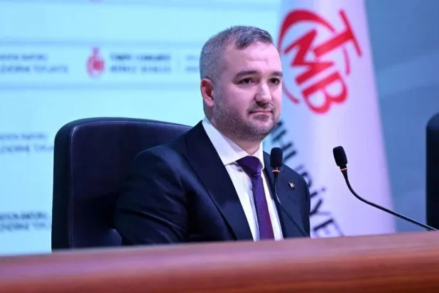 رئيس البنك المركزي التركي فاتح كاراهان استعرض التقرير الفصلي الثالث للتضخم (من حسابه في «إكس»)