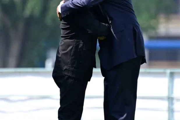 ميرتس يستقبل زيلينسكي في برلين قبل قمة أوروبية تستضيفها برلين عن بعد (رويترز)