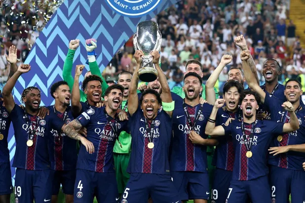 سان جيرمان توج بلقب كأس السوبر الأوروبي لأول مرة في تاريخه بسيناريو مثير (رويترز)