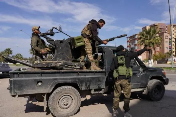 عناصر من القوات السورية (رويترز)