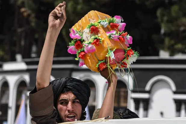 يحتفل الناس في كابل بالذكرى الرابعة لسيطرة ططالبان» على أفغانستان...15 أغسطس 2025 (أ.ف.ب)