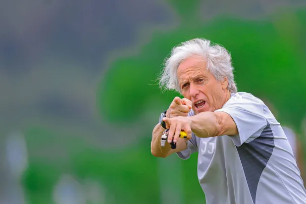 خيسوس لدى قيادته تدريبات «النصر» الأخيرة (موقع النادي)