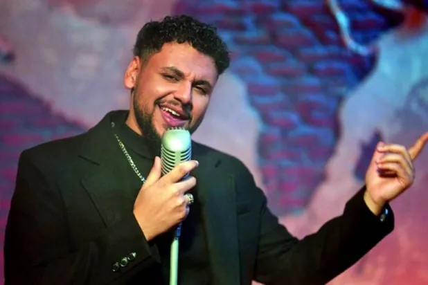 لقطة من كليب أغنيته الجديدة {حياتي صارت ما هي هيا} للمخرج أحمد جريزمان (الشرق الأوسط)