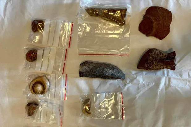 قطع فخار أثرية تسلّمتها مصر من هولندا (وزارة السياحة والآثار)