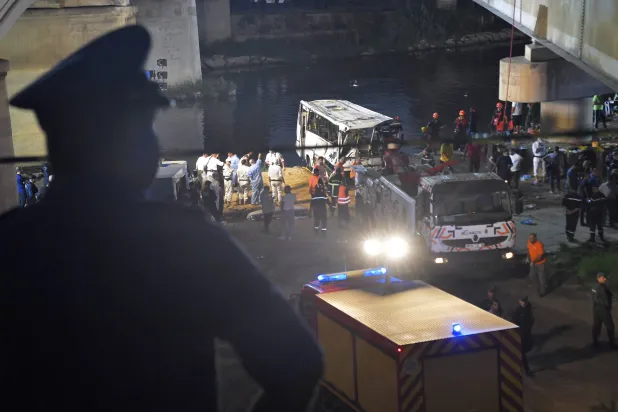 المكان الذي شهد الحادث الذي أودى بحياة 18 مواطناً... مجرى وادي الحراش (أ.ب)