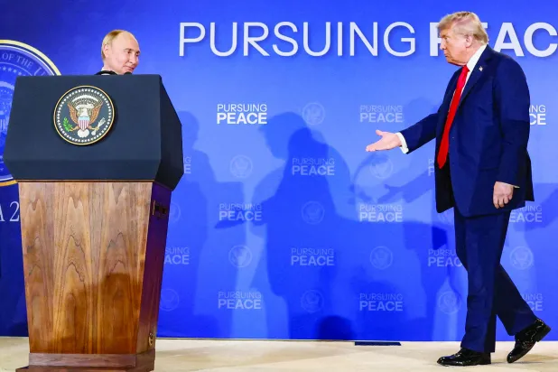 
جانب من المؤتمر الصحافي المشترك بين ترمب وبوتين في قاعدة «ألمندورف ريتشاردسون» يوم 15 أغسطس (رويترز)