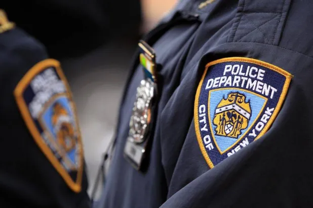 أفراد من شرطة نيويورك (رويترز)