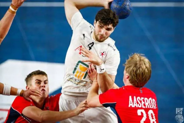 مصر خامس العالم في «يد الناشئين» بالفوز على آيسلندا (وسائل إعلام مصرية) 