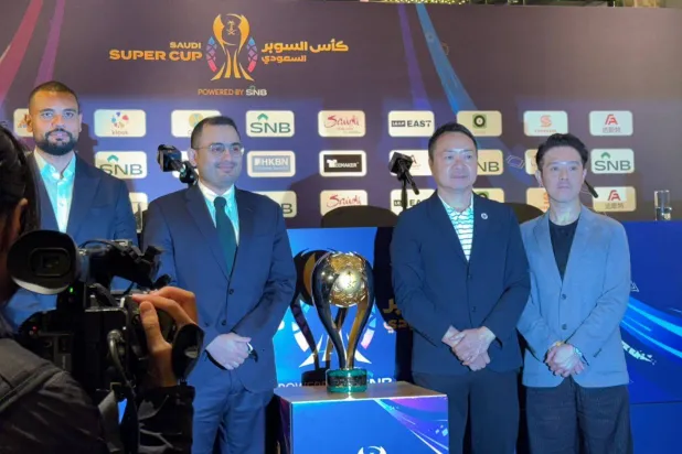 جانب من المؤتمر الصحافي الذي أُقيم قبل بداية السوبر (الشرق الأوسط)