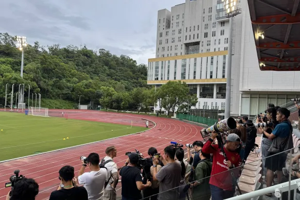 عدسات المصورين تراقب تدريبات النصر (الشرق الأوسط) 