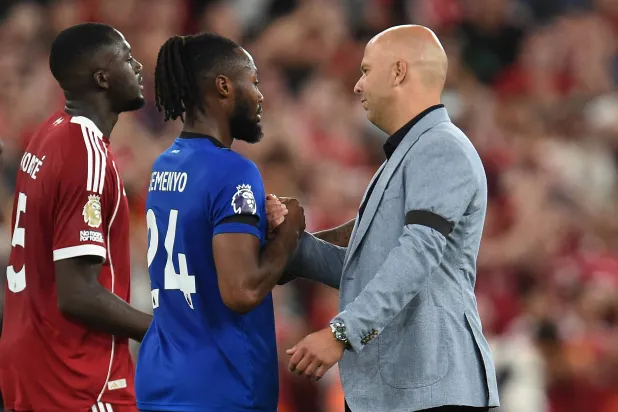 سيمينو شكر لاعبي ليفربول على دعمهم (رويترز)