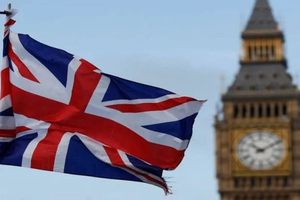 العلم الوطني للمملكة المتحدة يرفرف أمام مجلس العموم (متداولة)