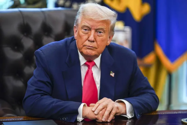 الرئيس الأميركي دونالد ترمب في المكتب البيضاوي بالبيت الأبيض في العاصمة واشنطن... 14 أغسطس 2025 (إ.ب.أ)