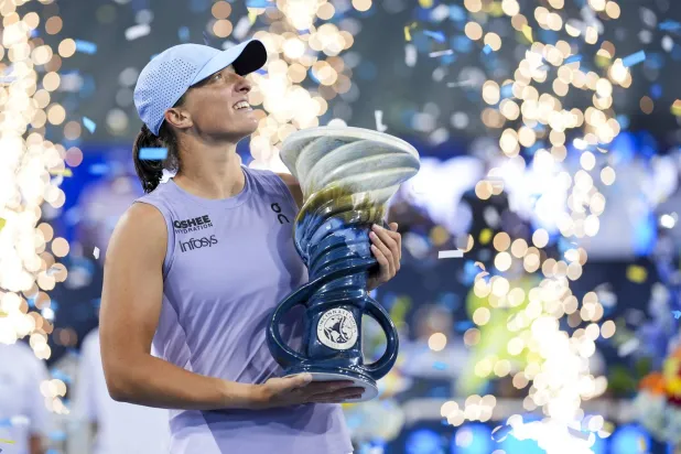 رفعت شفيونتيك رصيدها إلى 11 لقباً في بطولات الماسترز للألف نقطة (رويترز)