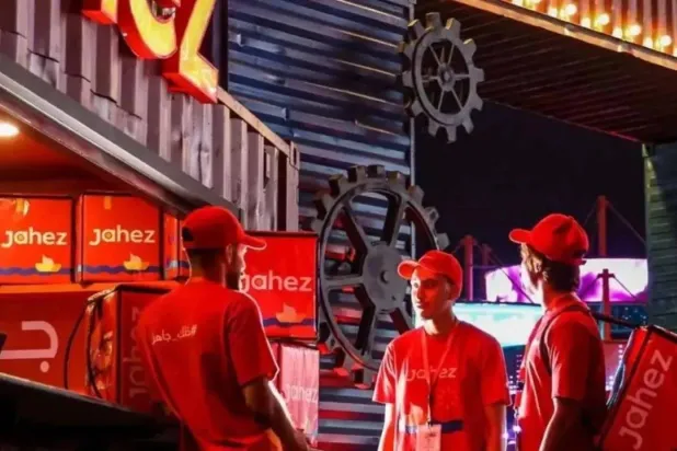 موظفون في «جاهز» خلال عمليات التوصيل (موقع الشركة الإلكتروني)