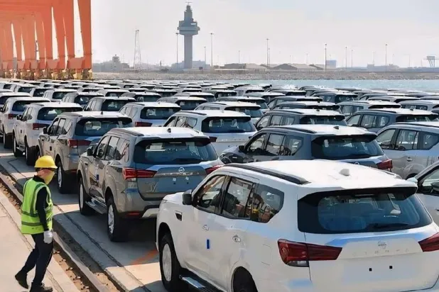 عدد من السيارات المستوردة في ميناء الجبيل شرق السعودية (الشرق الأوسط)