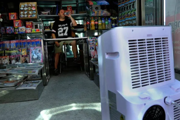 أحد مكيفات الهواء في مدينة نيويورك (أرشيفية - رويترز)