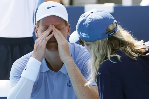 سينر عانى من الوعكة الصحية (إ.ب.أ)