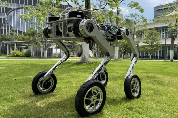 «فلوريس» قادر على السير بسرعة باستخدام العجلات على الطرق الممهدة والمشي بثبات باستخدام الأرجل على التضاريس الصعبة (غوانغتشو)