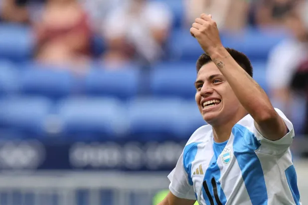 كلاوديو إتشيفيري لاعب مانشستر سيتي (رويترز)