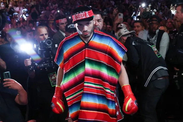 البطل السابق في الملاكمة خوليو سيزار تشافيز جونيور (أ.ف.ب)