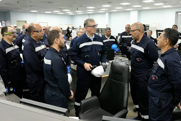 وزير البترول المصري خلال تفقده مصفاة تكرير «ميدور» (وزارة البترول المصرية)