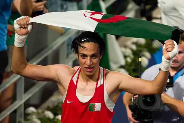 خليف قالت إنها ما زالت ملتزمة بالدفاع عن ألوان علم بلادها (الشرق الأوسط)