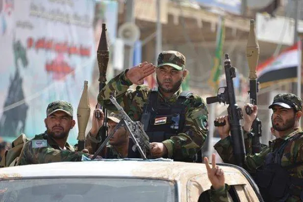 صورة متداولة لاستعراض عسكري لأحد فصائل «الحشد الشعبي» (إكس)