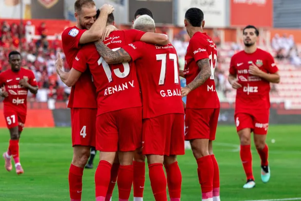 يواجه شباب الأهلي الإماراتي أول اختبار قوي في حملة الدفاع عن لقبه عندما يحل ضيفاً على الوحدة (نادي شباب الأهلي)