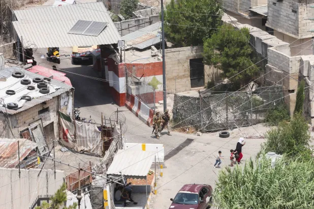 مدخل مخيم عين الحلوة للاجئين الفلسطينيين في صيدا بلبنان (أرشيفية - رويترز)