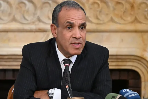وزير الخارجية المصري بدر عبد العاطي أكد أن مصر ستتعامل بالمثل مع سفارات الدول التي تتقاعس عن حماية بعثاتها (أ.ف.ب) 