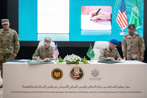 Riyad'daki Silahlı Kuvvetler Subaylar Kulübü'nde dün düzenlenen ortaklık anlaşması imza töreninden (SPA)