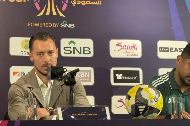 الألماني يايسله مدرب الأهلي في المؤتمر الصحافي (الشرق الأوسط)