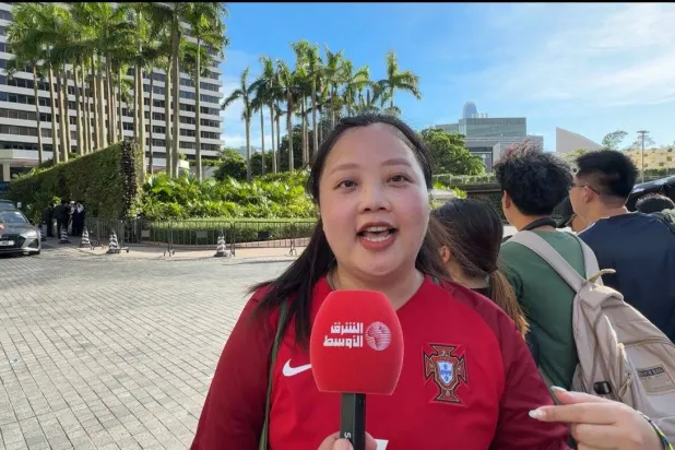فتاة من هونغ كونغ تعبر عن سعادتها بعد رؤية رونالدو (الشرق الأوسط)