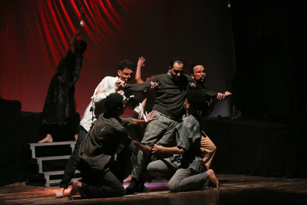 العرض المسرحي جاء في إطار الكوميديا السوداء (مخرج المسرحية)