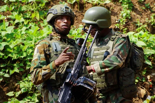 قوات من الجيش قرب مقاطعة شمال كيفو في جمهورية الكونغو الديمقراطية (رويترز)