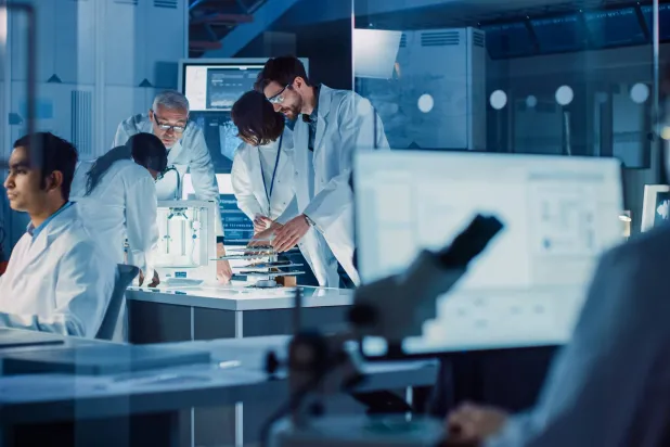 تمكن باحثون في أستراليا من ابتكار أول جلد بشري مُصنّع في المختبر مزوّد بإمداد دموي متكامل (شاترستوك)