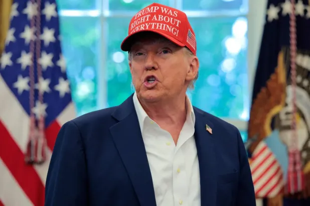 ABD Başkanı Donald Trump, Washington DC'deki Oval Ofis'te yaptığı konuşma sırasında (AFP)