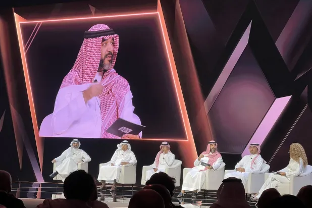 الأمير فيصل بن بندر بن سلطان خلال مؤتمر الرياضة العالمية الجديدة (الشرق الأوسط)