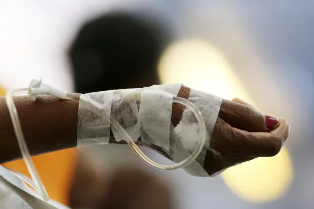 تكنولوجيا جديدة قد تسمح بالحقن السريع للأدوية (أرشيفية - رويترز)