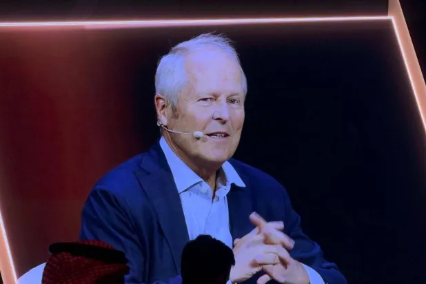 إيف غيليموت الرئيس التنفيذي والمؤسس المشارك لشركة «يوبيسوفت» خلال المؤتمر (الشرق الأوسط)