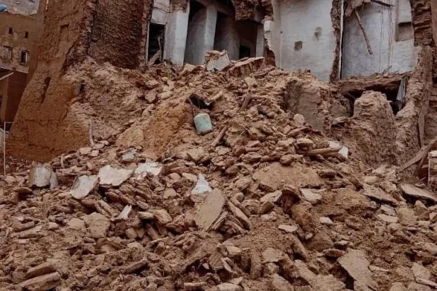 منزل تهدَّم جرَّاء الأمطار الغزيرة في وادي حضرموت (إعلام محلي)