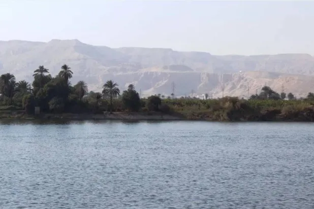 إحدى ضفاف نهر النيل بمدينة الأقصر المصرية (تصوير: عبد الفتاح فرج)