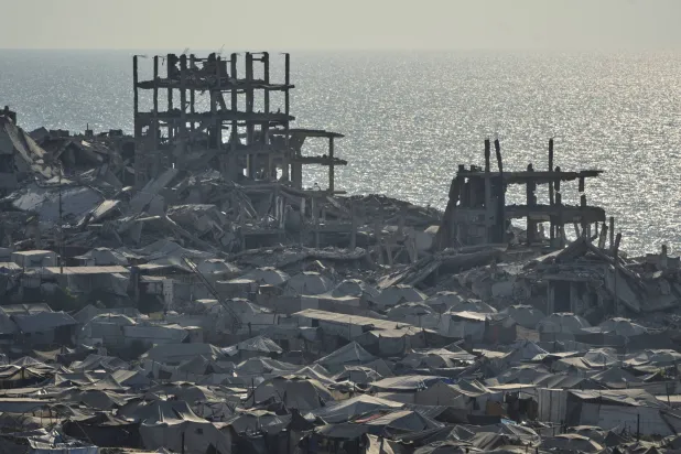 A tent camp for displaced Palestinians stretches along the beach in Gaza City, Saturday, Aug. 23, 2025. (AP Photo/Jehad Alshrafi)