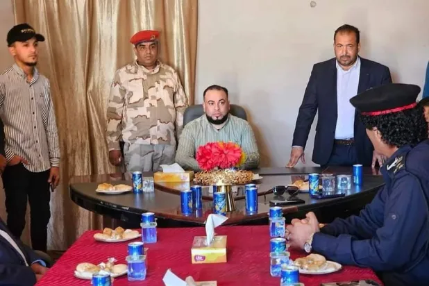 معمر الضاوي آمر «الكتيبة 55 مشاة» داخل أحد مقاره (صفحة الضاوي على فيسبوك)