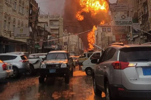 صورة متداولة يشار إلى أنها ناجمة عن ضربة إسرائيلية على صنعاء الأحد (إكس)