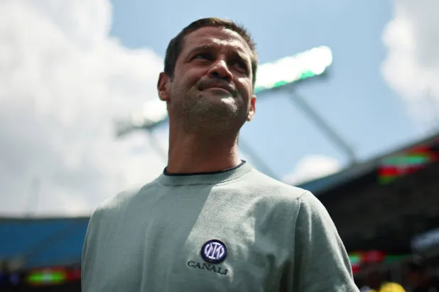 الروماني كريستيان كييفو المدير الفني لفريق إنتر ميلان (رويترز)