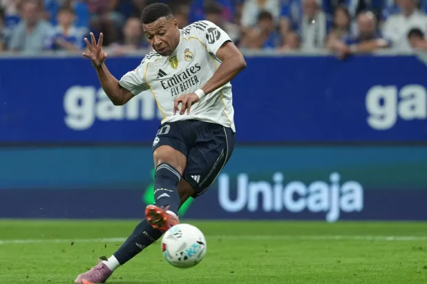 النجم الفرنسي كيليان مبابي تألق أمام أوفييدو (أ.ف.ب)